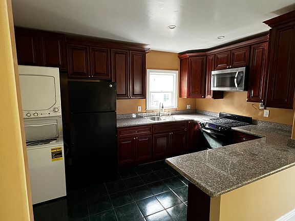 2nd image of 879 32nd St APT D