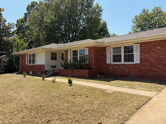 3rd image of 3113 Mockingbird Ln