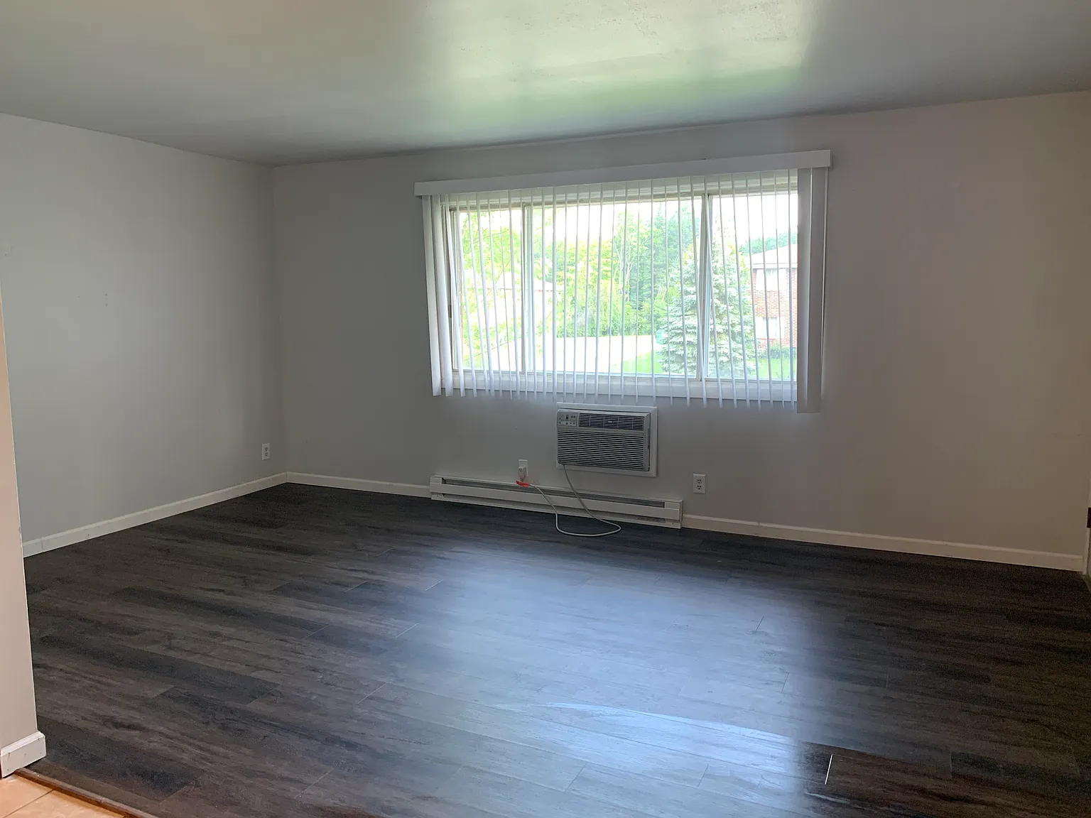 2 bed, 750 sqft, $1,050 — Photo 3
