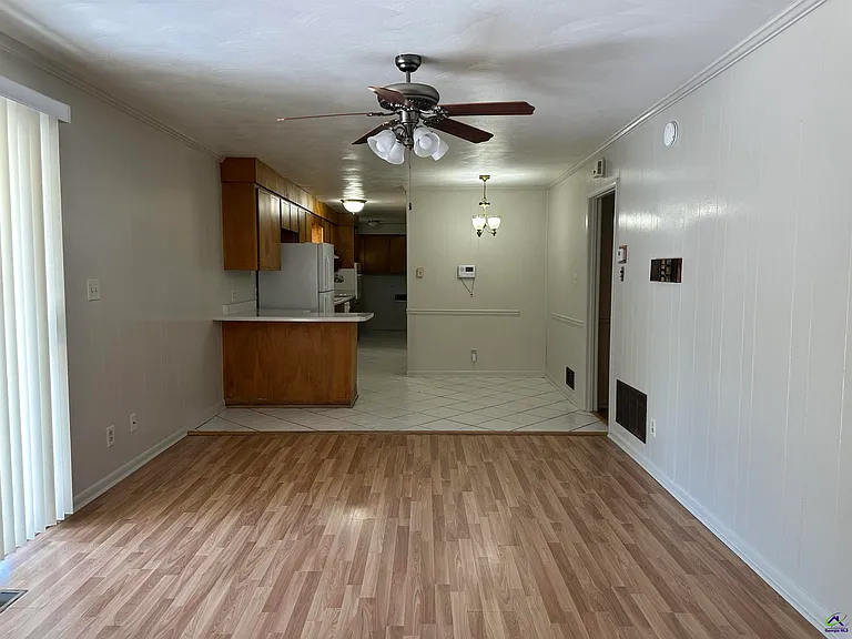 1218 Creekwood Dr — Photo 9