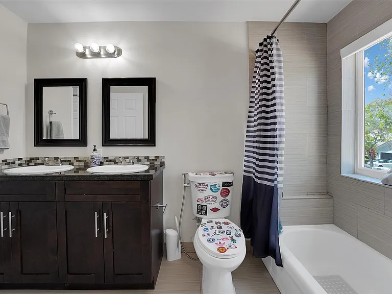 1070 Bluewood Ter — Photo 45