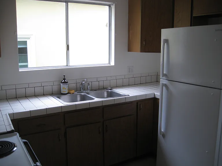 889 Lighthouse Ave — Photo 8