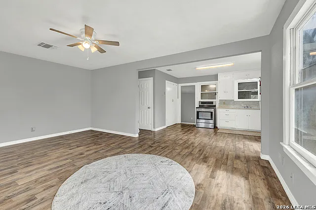 105 E Huebinger St — Photo 9