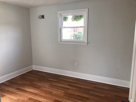 3rd image of 1449 Leon St NW