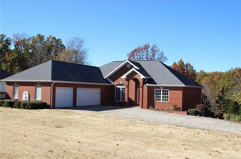 1st image of 8015 Fairway Dr