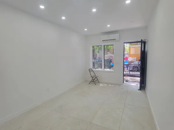 2041 Strauss Street image 5 of 40