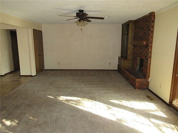 3rd image of 803 Madeline Dr