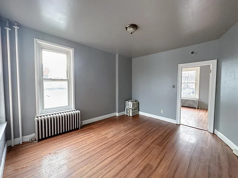 626 W Liberty St #1 — Photo 2