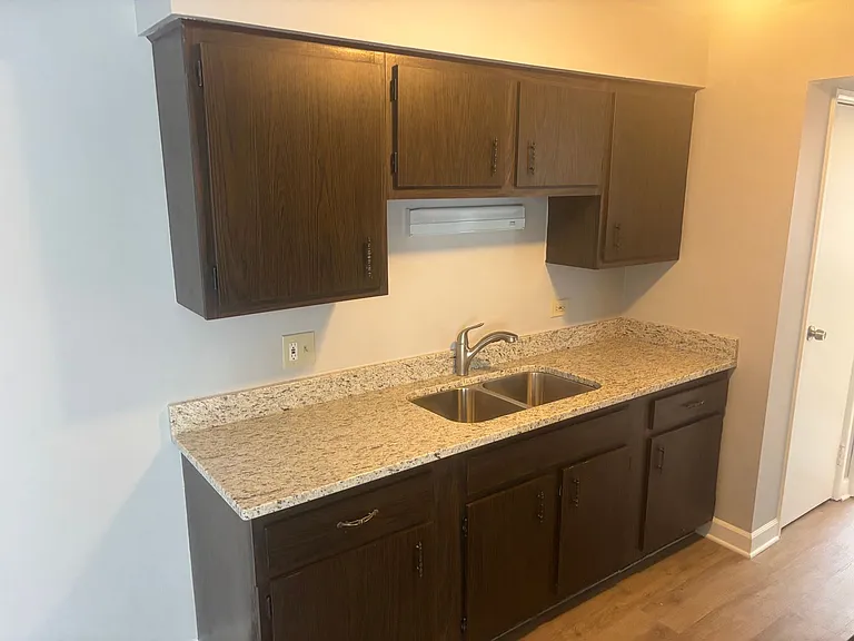 10430 Mayfield Ave — Photo 4
