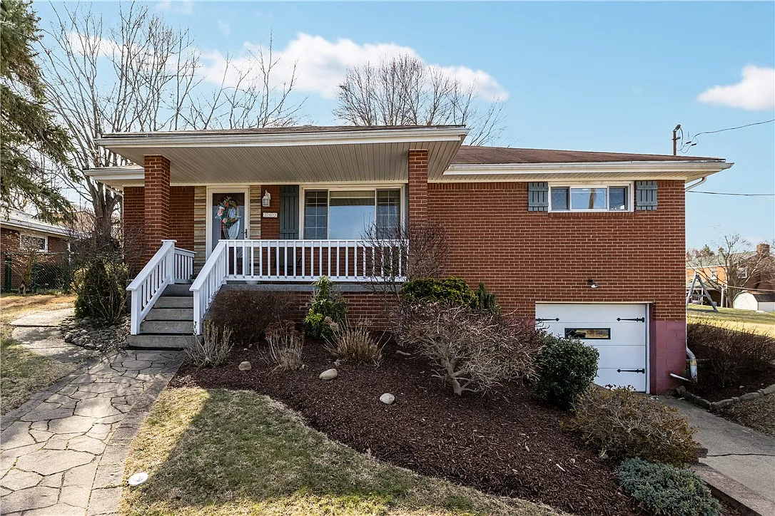 202 Howell St photo 1