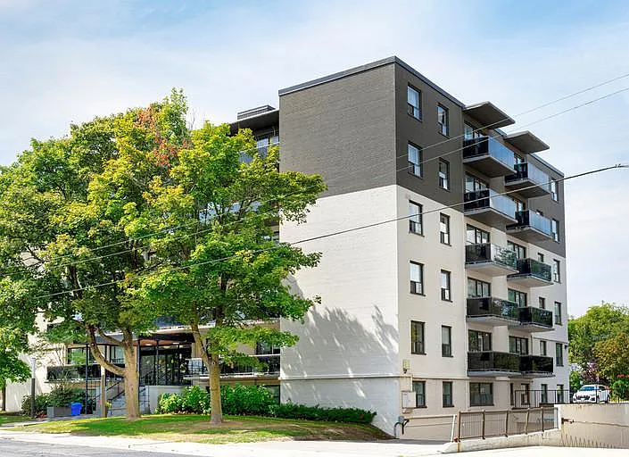 4340 Bathurst St — Photo 8
