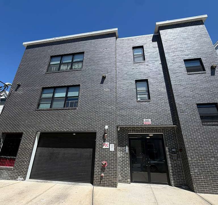 1st image of 135 Pearl St #305