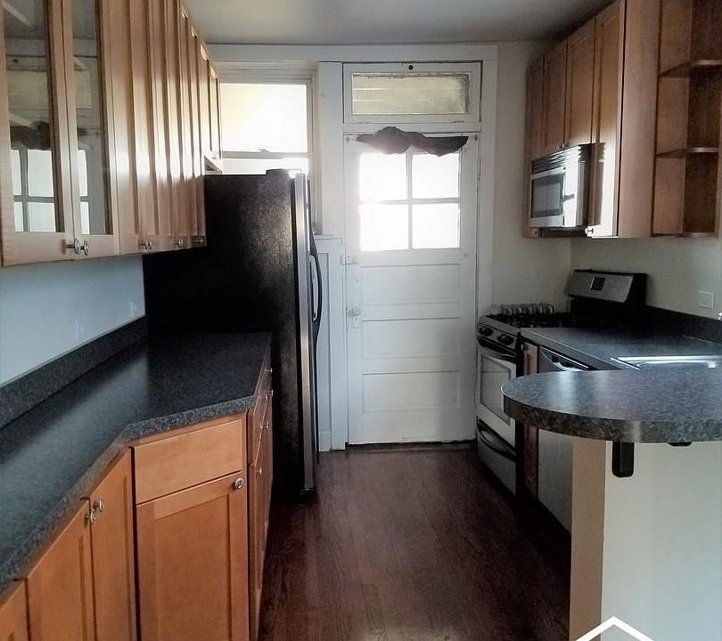 1st image of 3332 N Claremont Ave #2