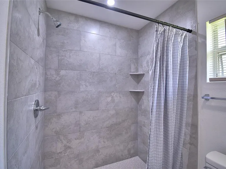 2405 Roslyn Ln #C — Photo 17