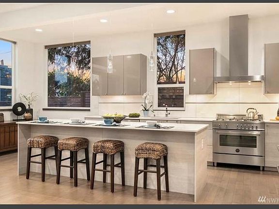 4th image of 10202 NE 62nd St