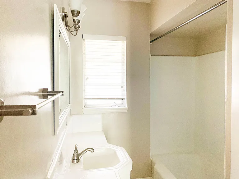 1113 N Sweetzer Ave #2 — Photo 23