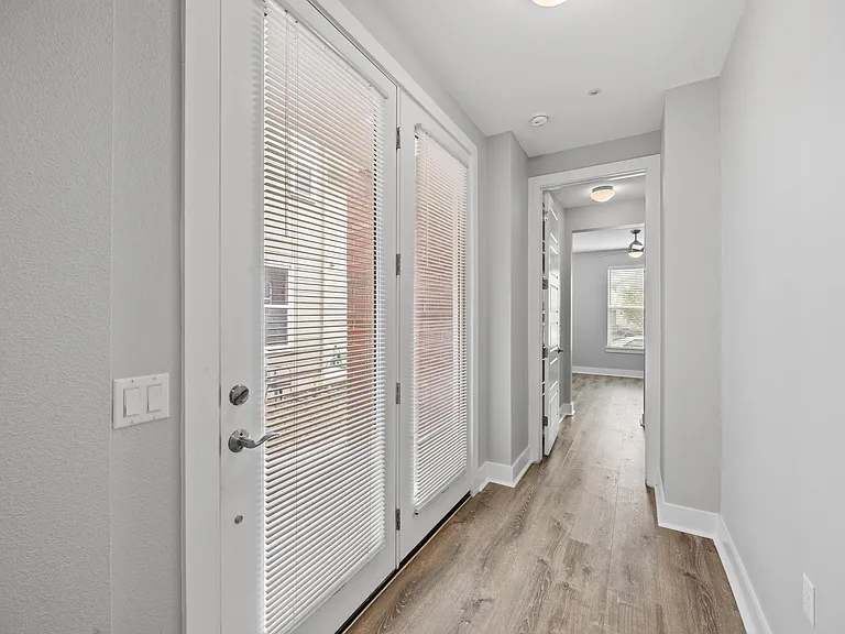 2222 Simond Ave #E — Photo 15