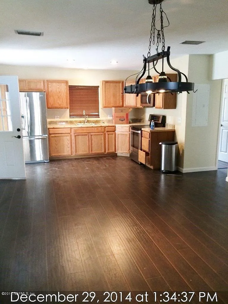 2 bed, 1.0 bath, 1300 sqft, $2,000 — Photo 4