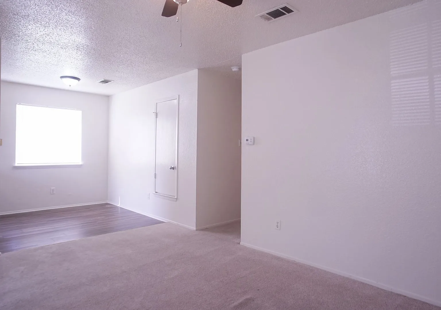 2/1 Apartment in East Austin — Photo 2