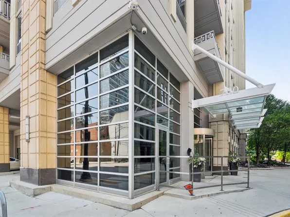 700 N Larrabee St APT 1002, Chicago, IL 60654