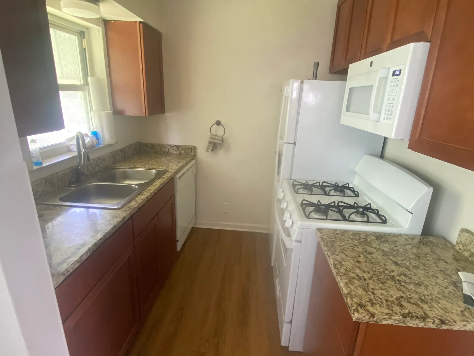 2 bed, 832 sqft, $1,950 — Photo 3