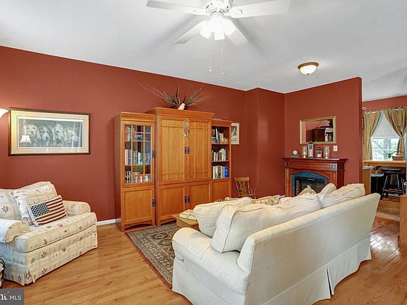 4th image of 120 Mulberry Ct