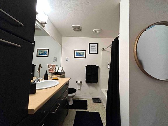 4th image of 1605 15th Ave #1605