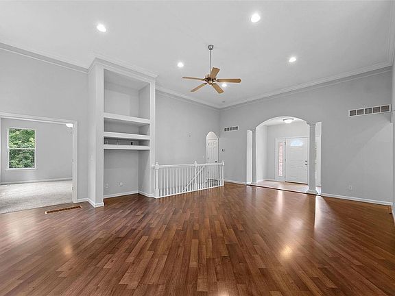 5th image of 130 Foxwoods Ct