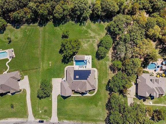 4th image of 627 Cattlebaron Parc Dr