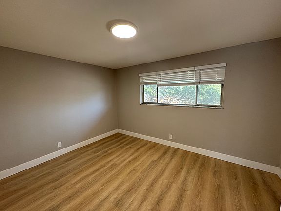 5th image of 729 Lepere Ave APT D