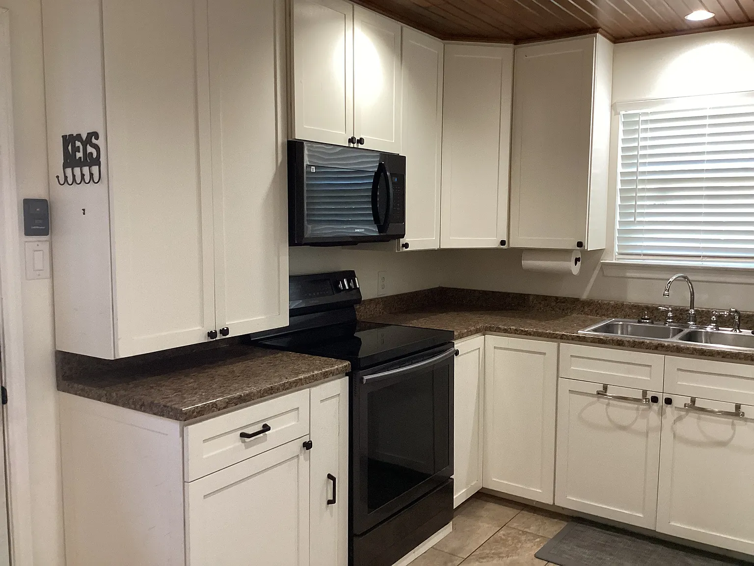 3 bed, 1100 sqft, $2,395 — Photo 3