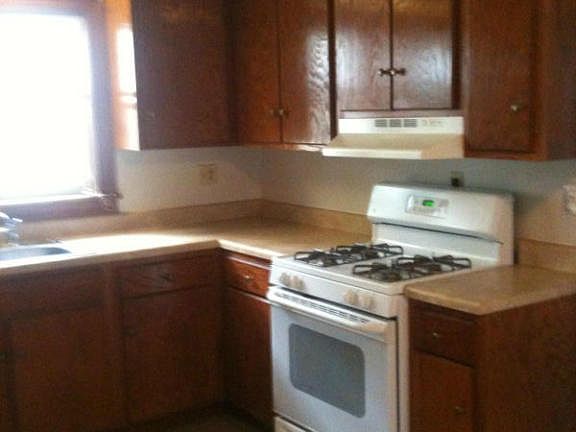 2nd image of 2317 Oak Ave