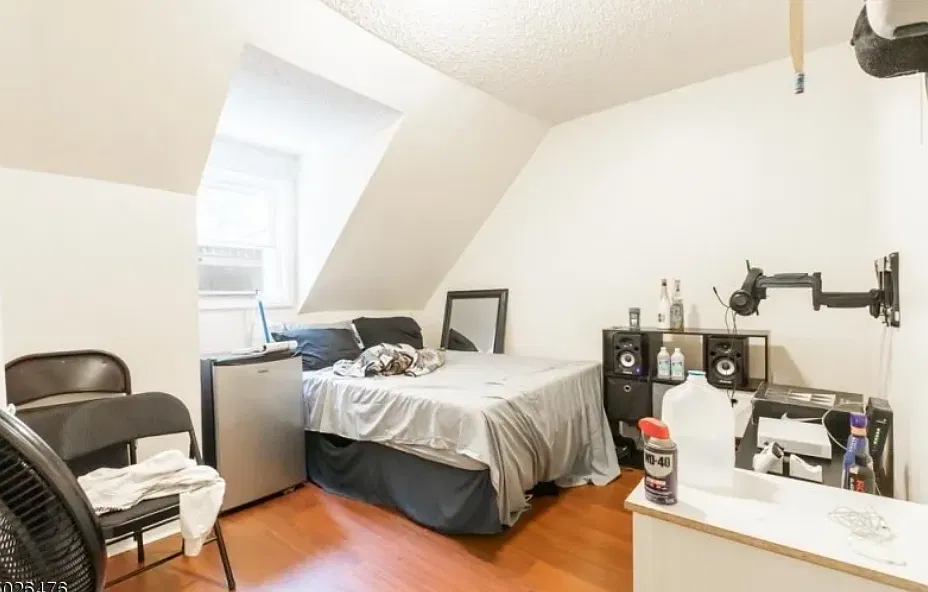 3 bed, 850 sqft, $1,700 — Photo 3