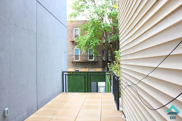 Rented by EXR | media 43