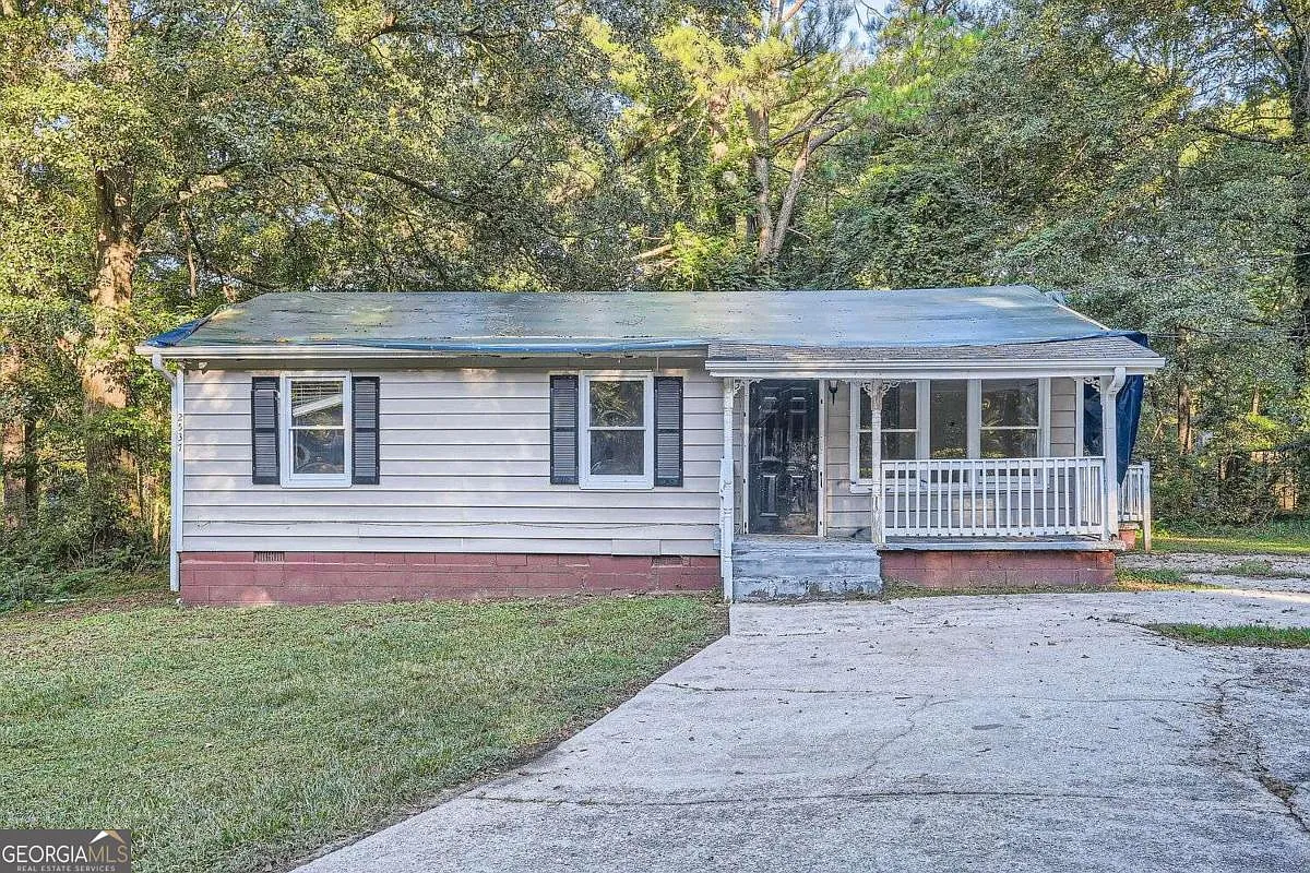 2537 Spring St photo 1