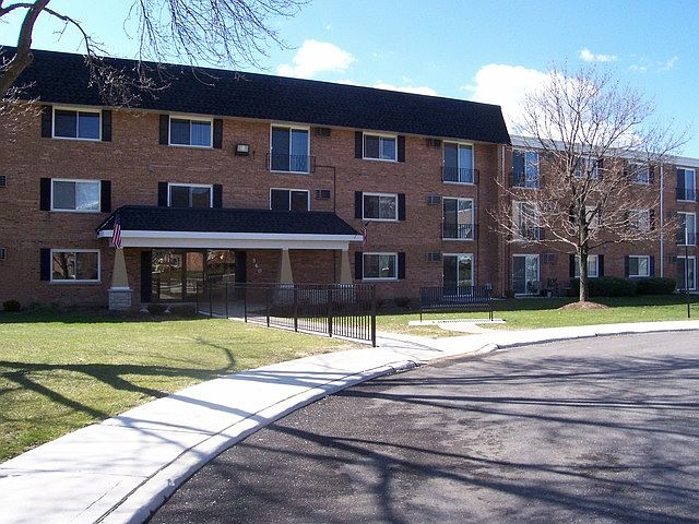 1st image of 560 Lawrence Ave APT 110