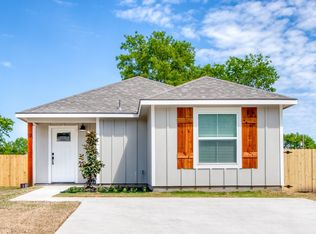 1402 Maple St, Bonham, TX 75418