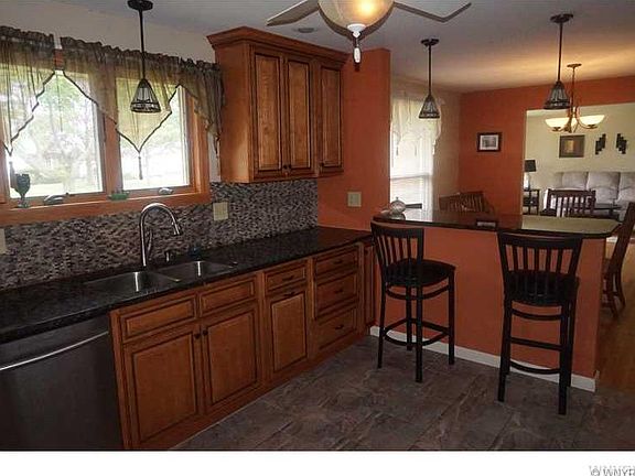 5th image of 137 Donna Lea Blvd