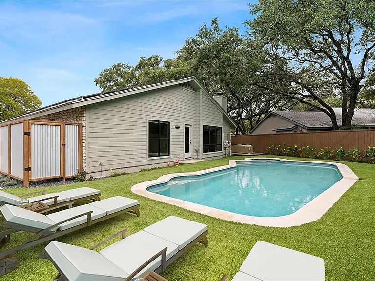 4007 Beaconsdale Dr — Photo 2
