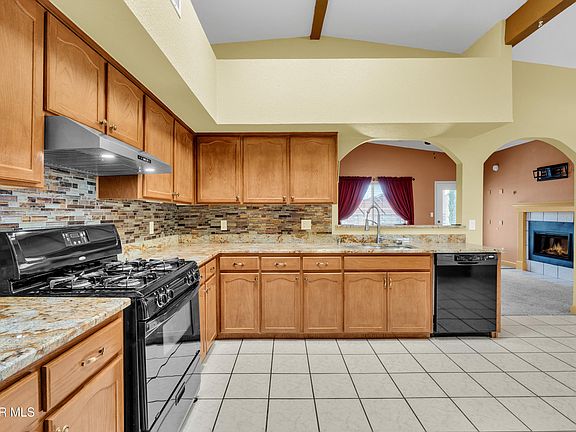 4th image of 708 Istanbul Cir