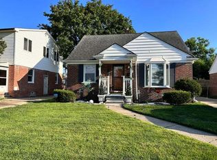 33603 Forest St, Wayne, MI 48184