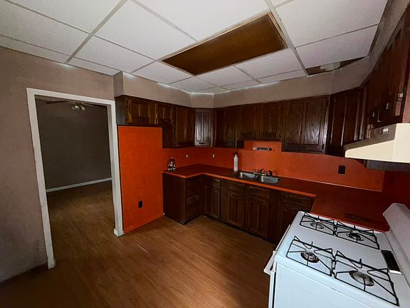 3rd image of 833 Walnut Ave