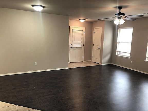 4th image of 6102 White Oak Cir