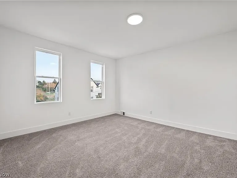 1422 W 77th St — Photo 19