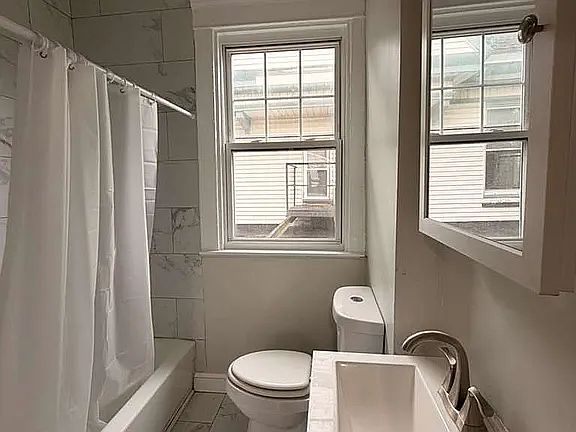 5th image of 1561 Chapel St #B