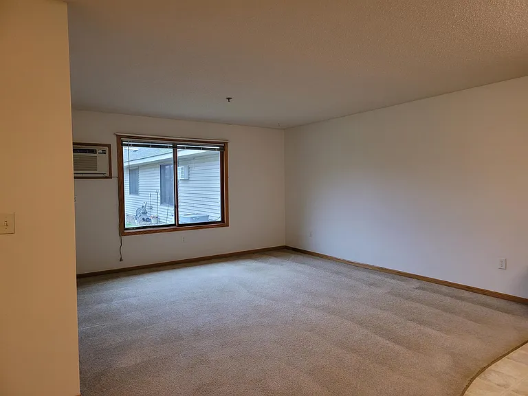 832 3rd St #10 — Photo 3