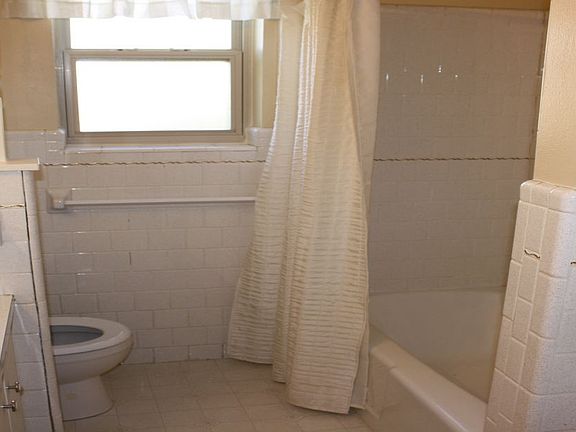 4th image of 1309 Cypress St