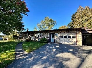 18 Woodburne Dr, Whitesboro, NY 13492