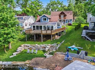 4023 Lotus Dr, Waterford, MI 48329