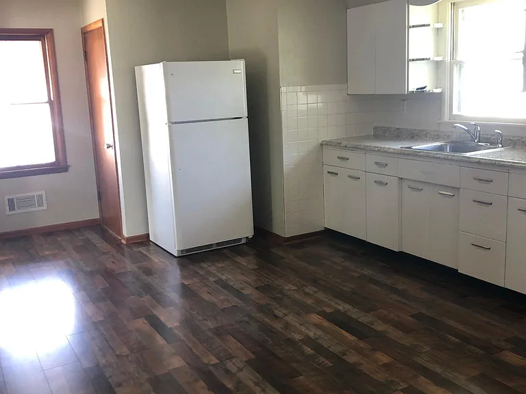 121 E Russell Ave — Photo 6